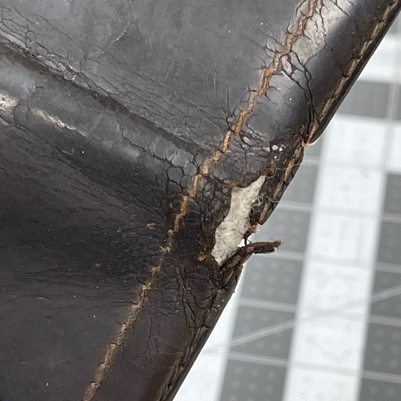 Authentic Louis Vuitton Two Folded Wallet Utah Leather Men’s Bifold Card Holder - Picture 16 of 16